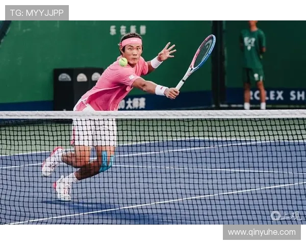 网球大师赛最新动态：球员表现精彩纷呈，赛事进入白热化阶段